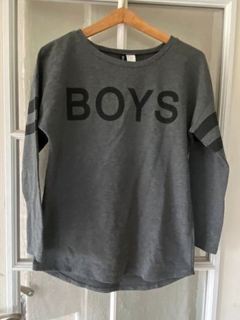 Sweat-Shirt Divided