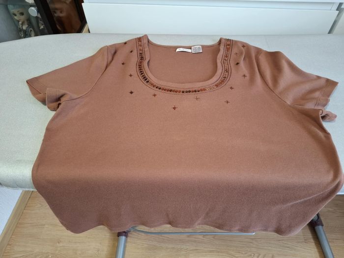 Beau tee-shirt femme Anne Weyburn 46/48 chocolat sequins excellent état - photo numéro 2
