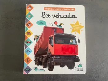 Livre « Regarde, touche et écoute - Les véhicules » Larousse Jeunesse
