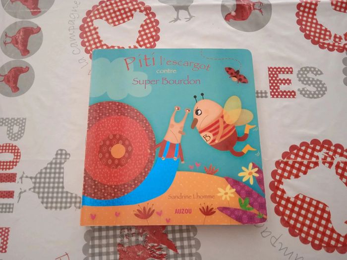 Piti l'escargot contre Super bourdon