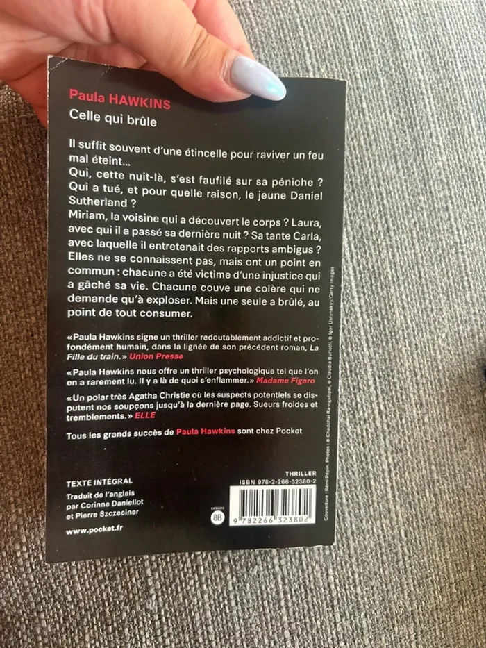 Celle qui brûle - Paula Hawkins - photo numéro 2