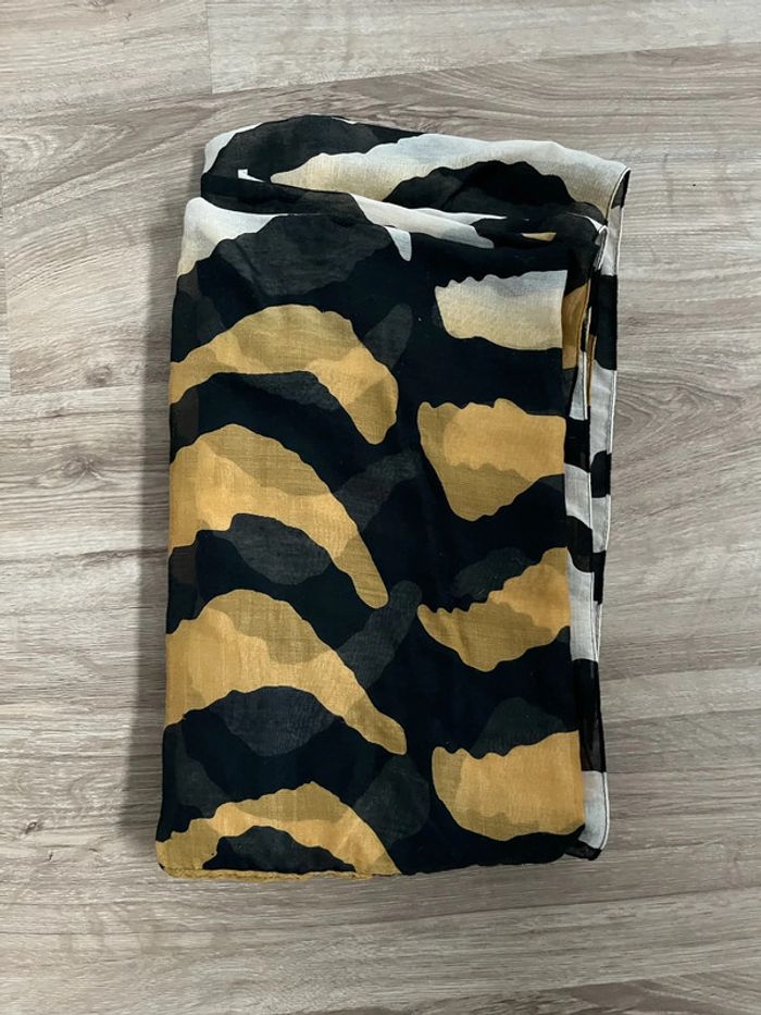 Foulard châle panthère femme très bon état - photo numéro 2