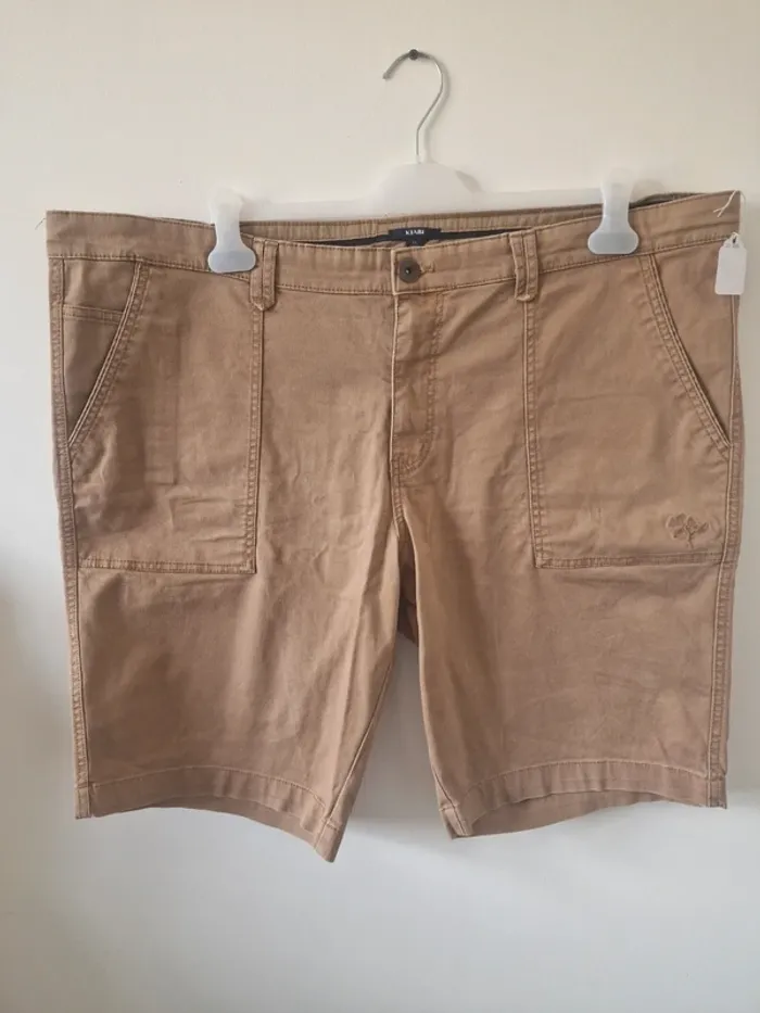 Short chino
