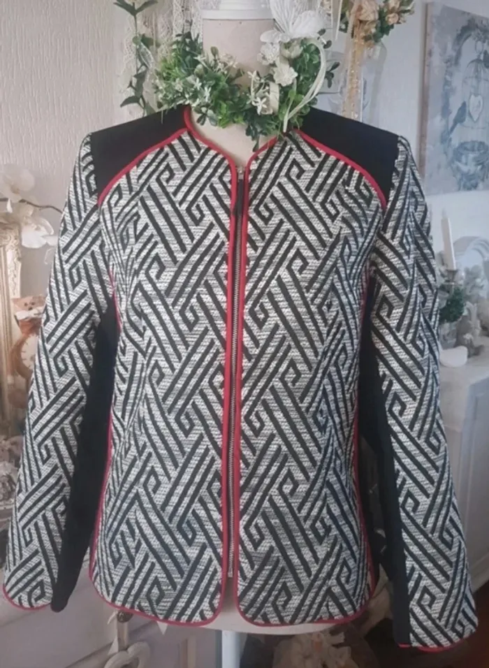 Veste noire/blanc/rouge H&M Taille 40 - photo numéro 2