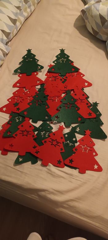 Sapin en feutretrine porté couverts pour Noël