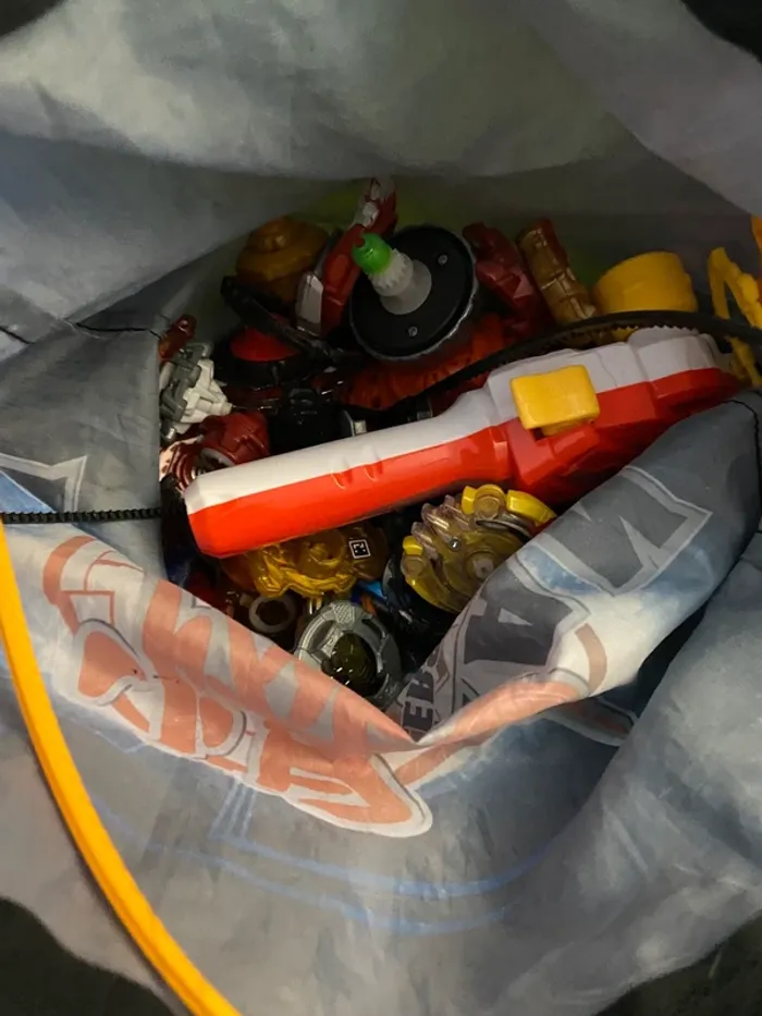 Lot Beyblade Burst Rise Hypersphere et toupies lanceur .. valeur 100aine d euros - photo numéro 5