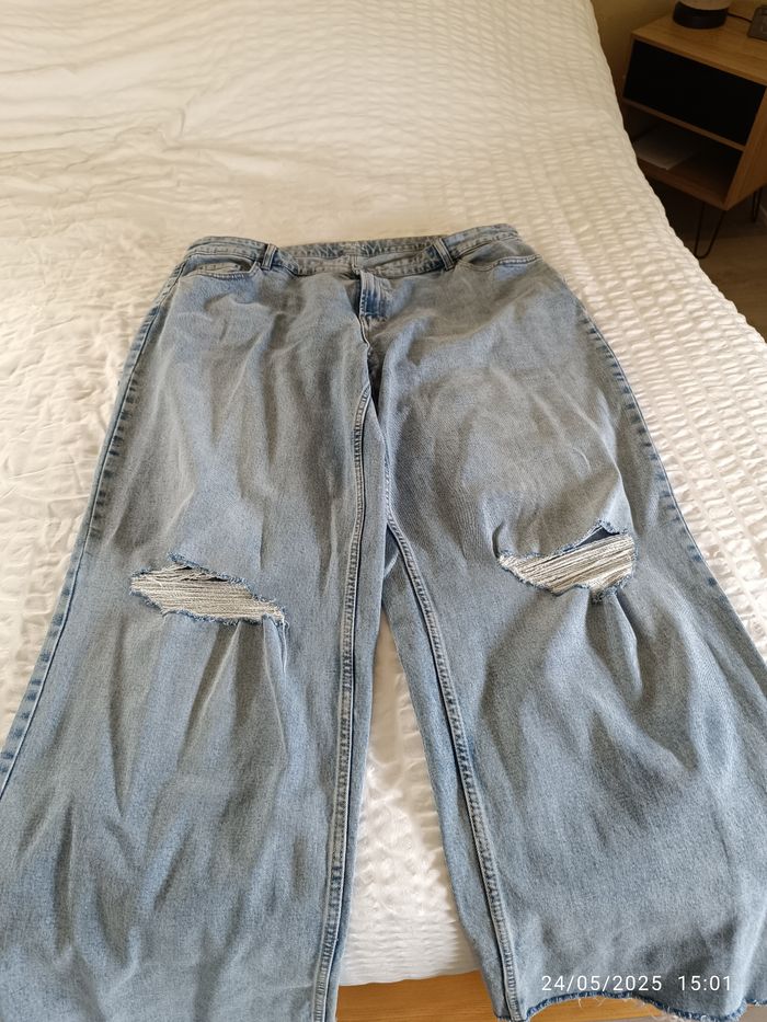Jeans troué - photo numéro 2