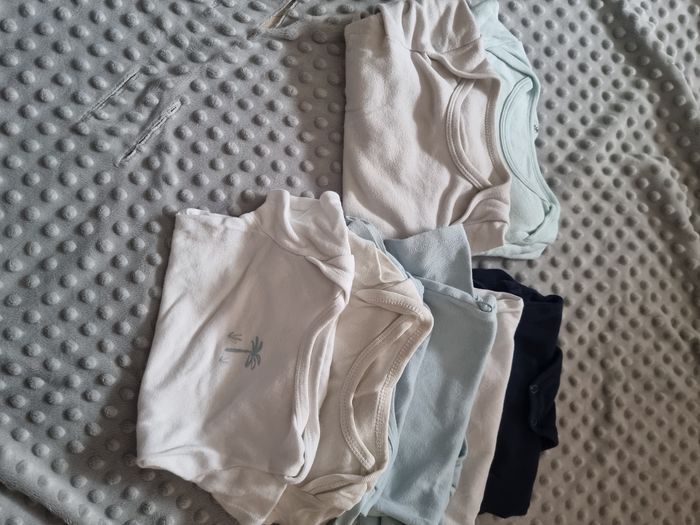 Bodies 12 mois lot