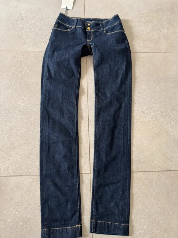 Jean navy Tiffosi jeans anti-cellulite, neuf avec étiquette 36*105cm