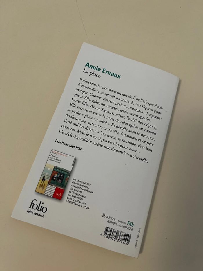 Livre La place  de Annie Ernaux - photo numéro 2