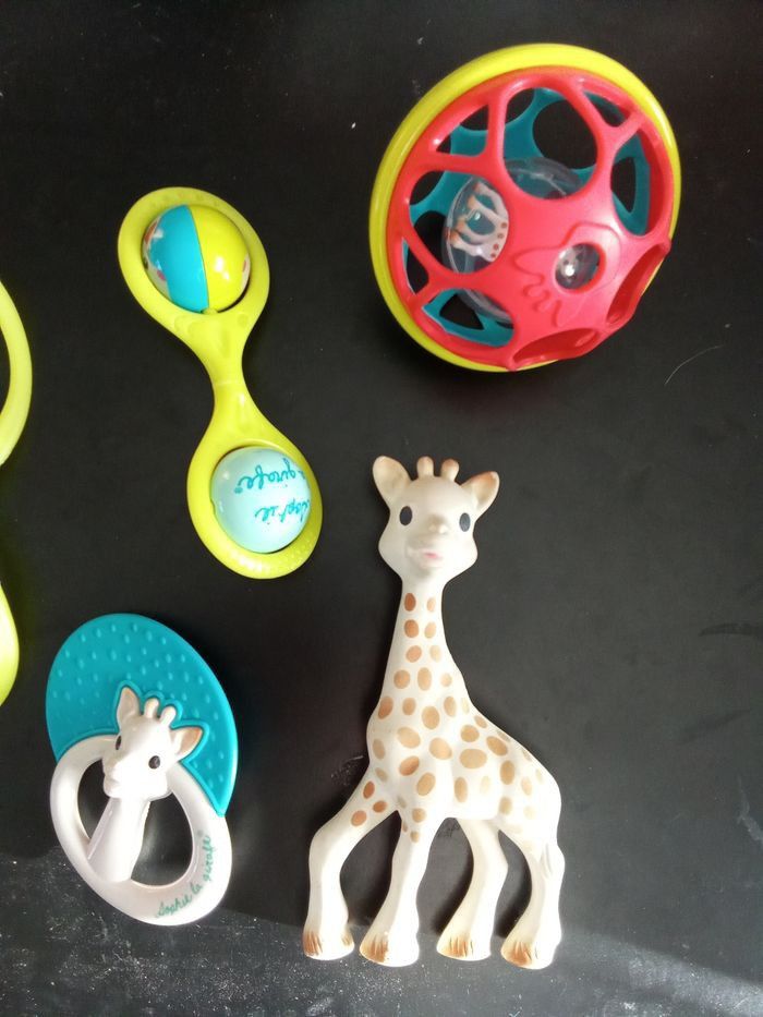 Lot de jouets sensoriesl, premier âge Sophie la girafe, hochet  textures, anneau de dentition, balle sensorielle - photo numéro 3