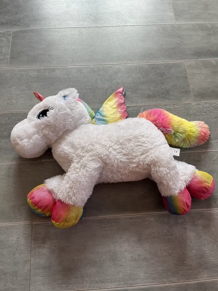 Peluche licorne arc en ciel