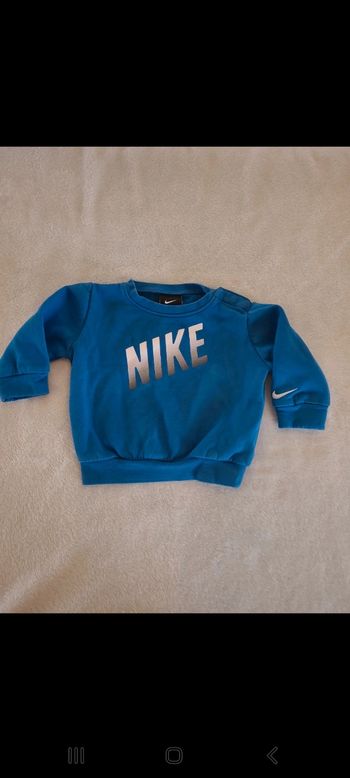 Pull 3/6 mois nike