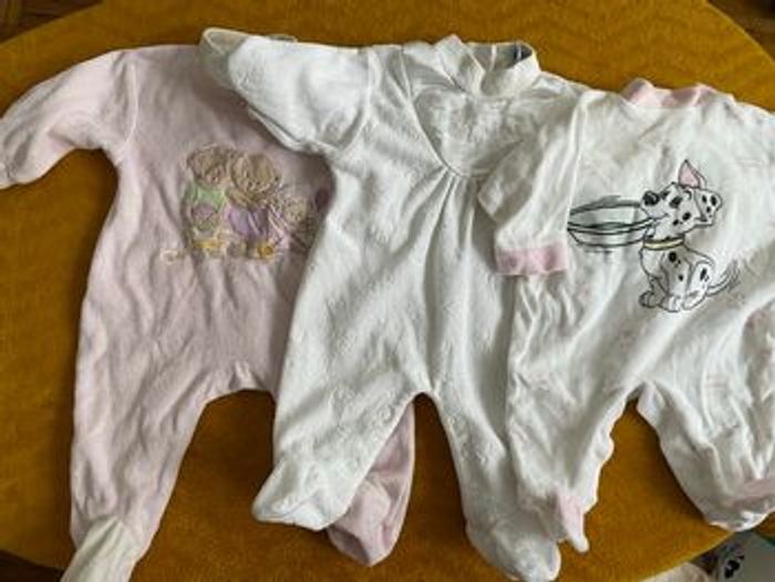 Lot 10 articles et vêtements naissance / 1 mois bébé fille - photo numéro 2