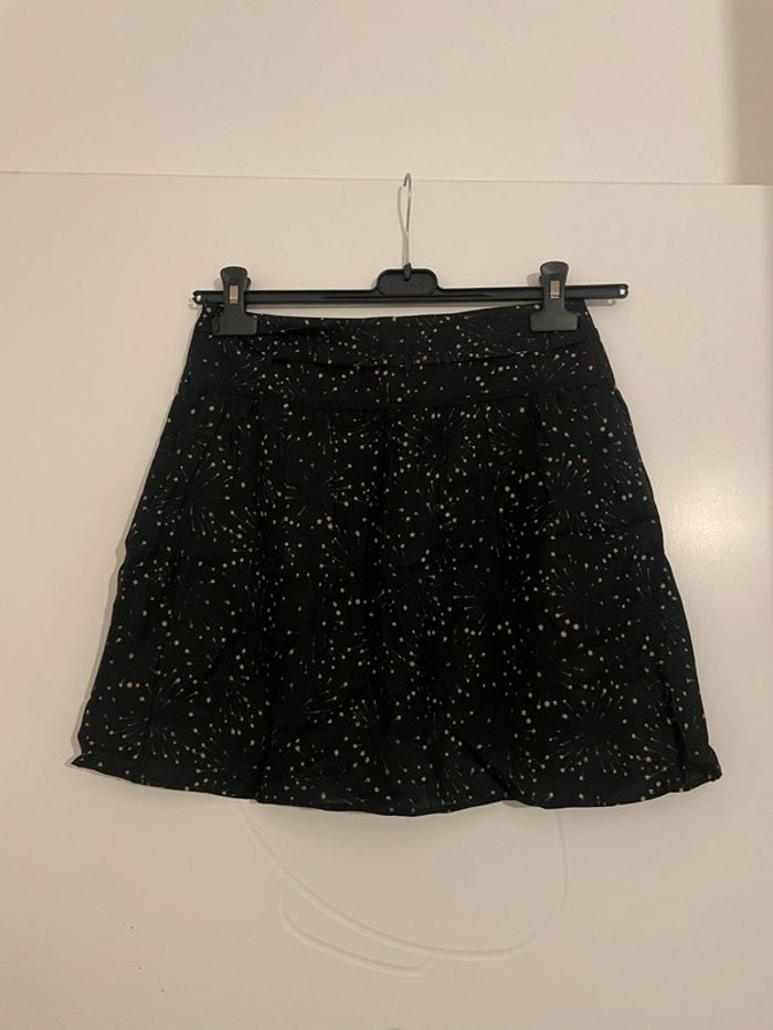 Jupe taille haute fluide évasée noir motifs doré avec ceinture DDP taille XS - photo numéro 4