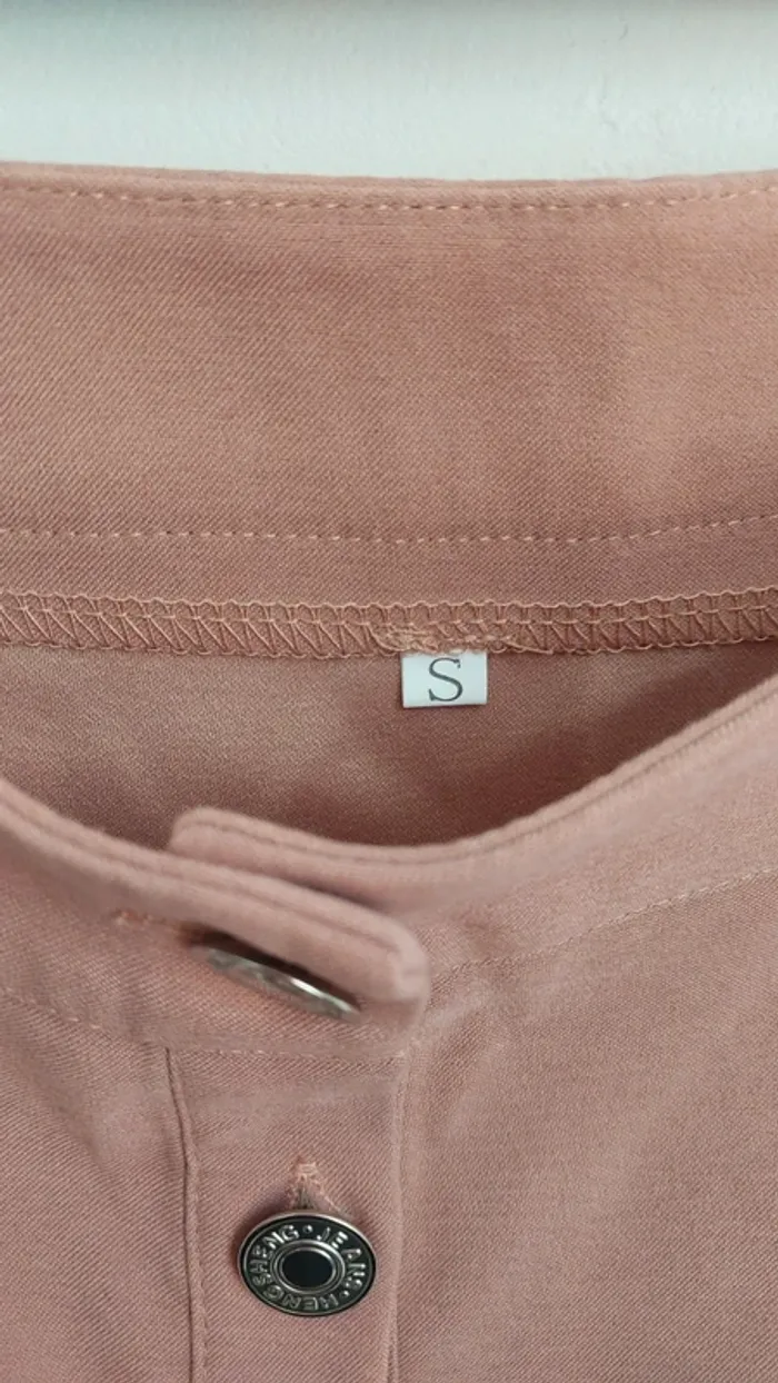 Jupe rose à bouton - photo numéro 5