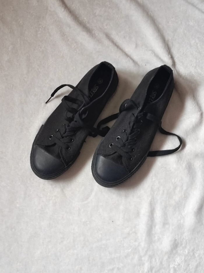 Baskets basses en toile noire taille 38 - photo numéro 2