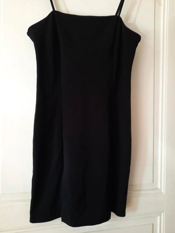 Robe noire simple moulante