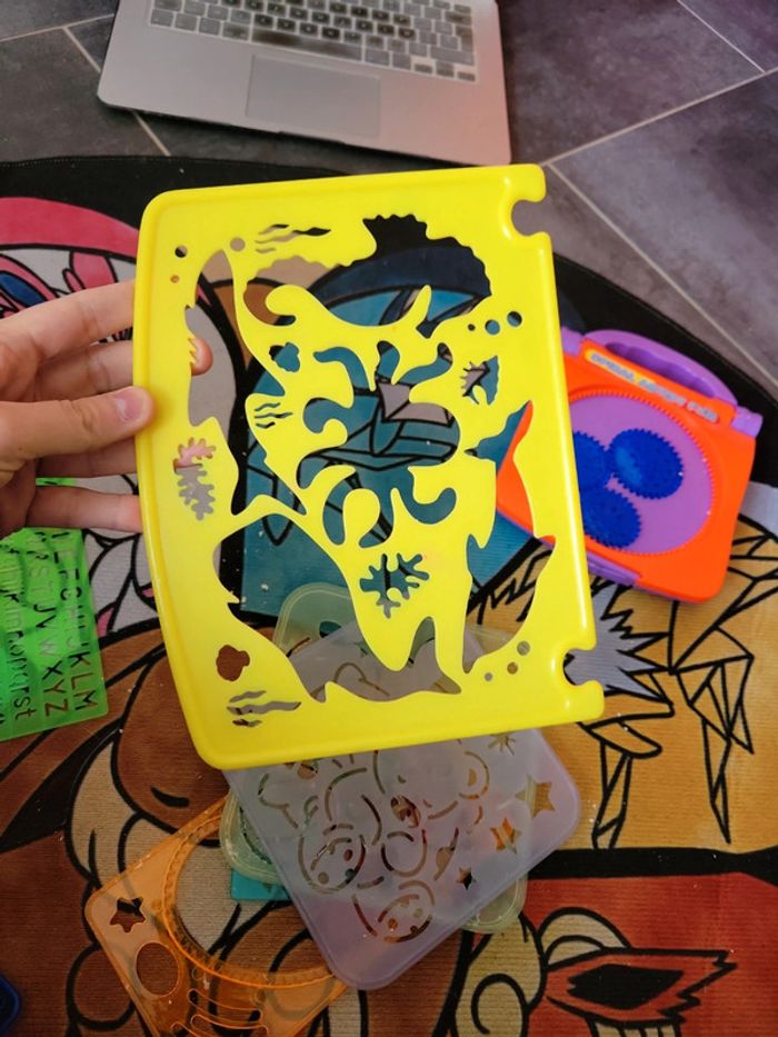 Gros lot de mandataire dessin avec figurine et support - photo numéro 13