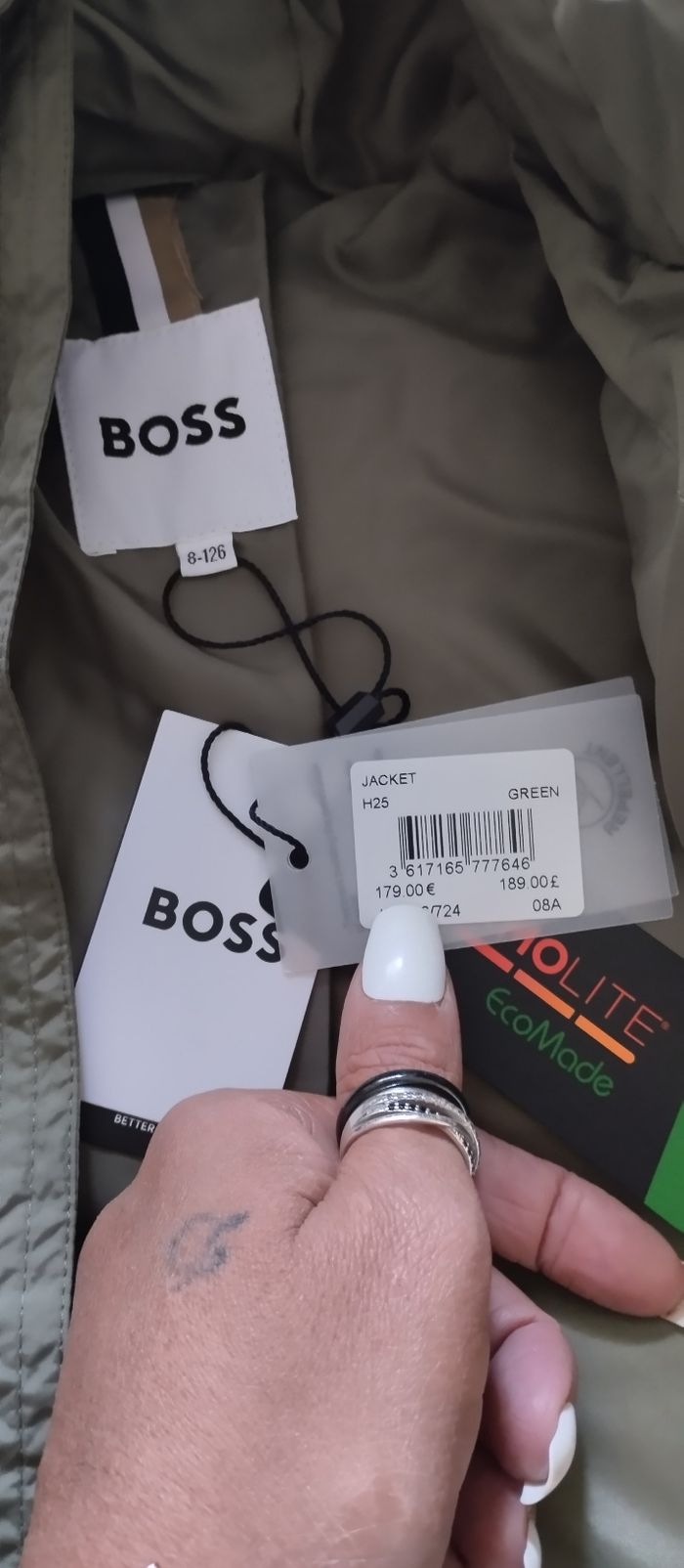 Blouson Hugo Boss Neuf taille 8 ans ( possible en 5 et 6 ans) - photo numéro 4