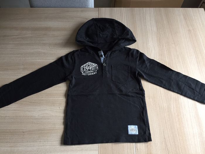 Haut manche longue a capuche