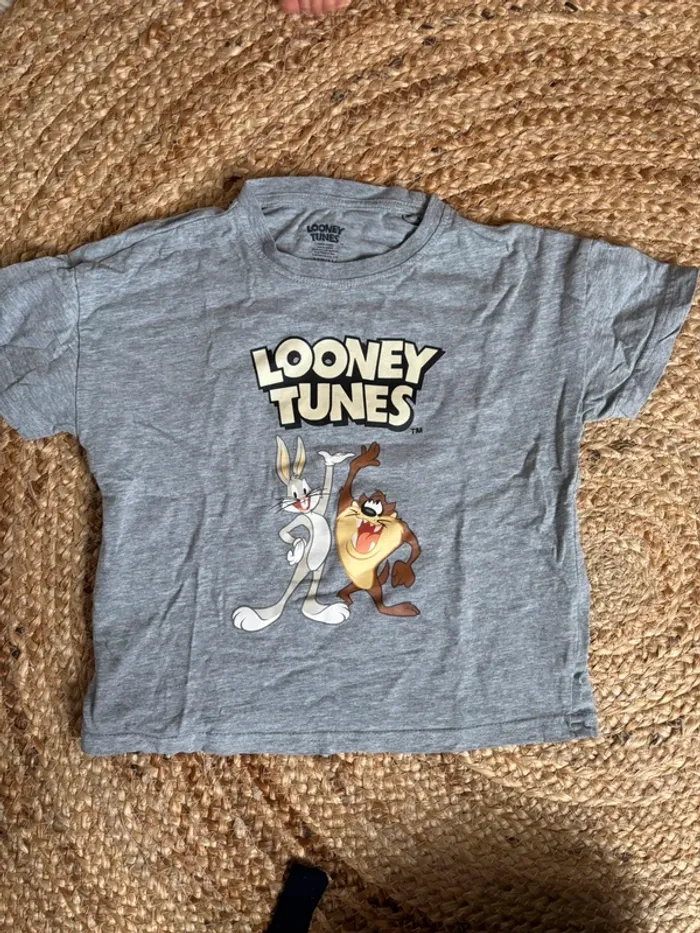 T-shirt gris imprimé Looney tunes 6 ans parfait état
