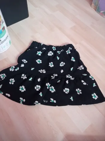 Jupe enfant couleur noir motifs fleurs en gaz de coton