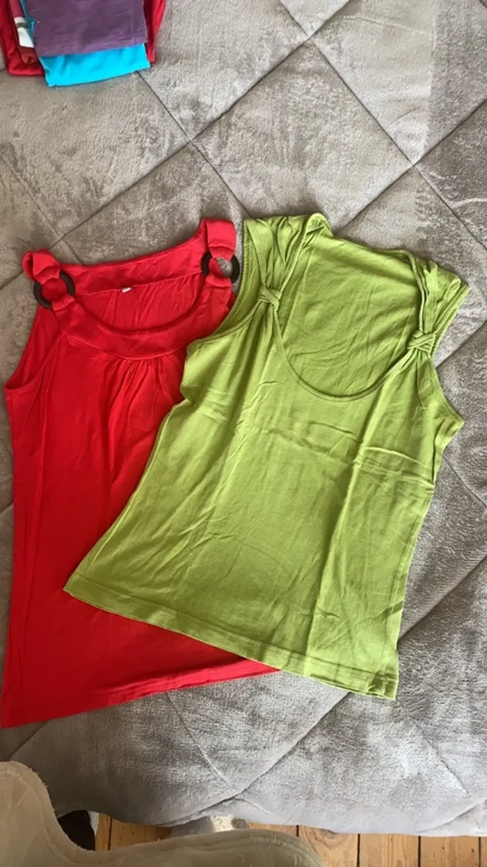 Lot 2 Tee-shirts sans manche