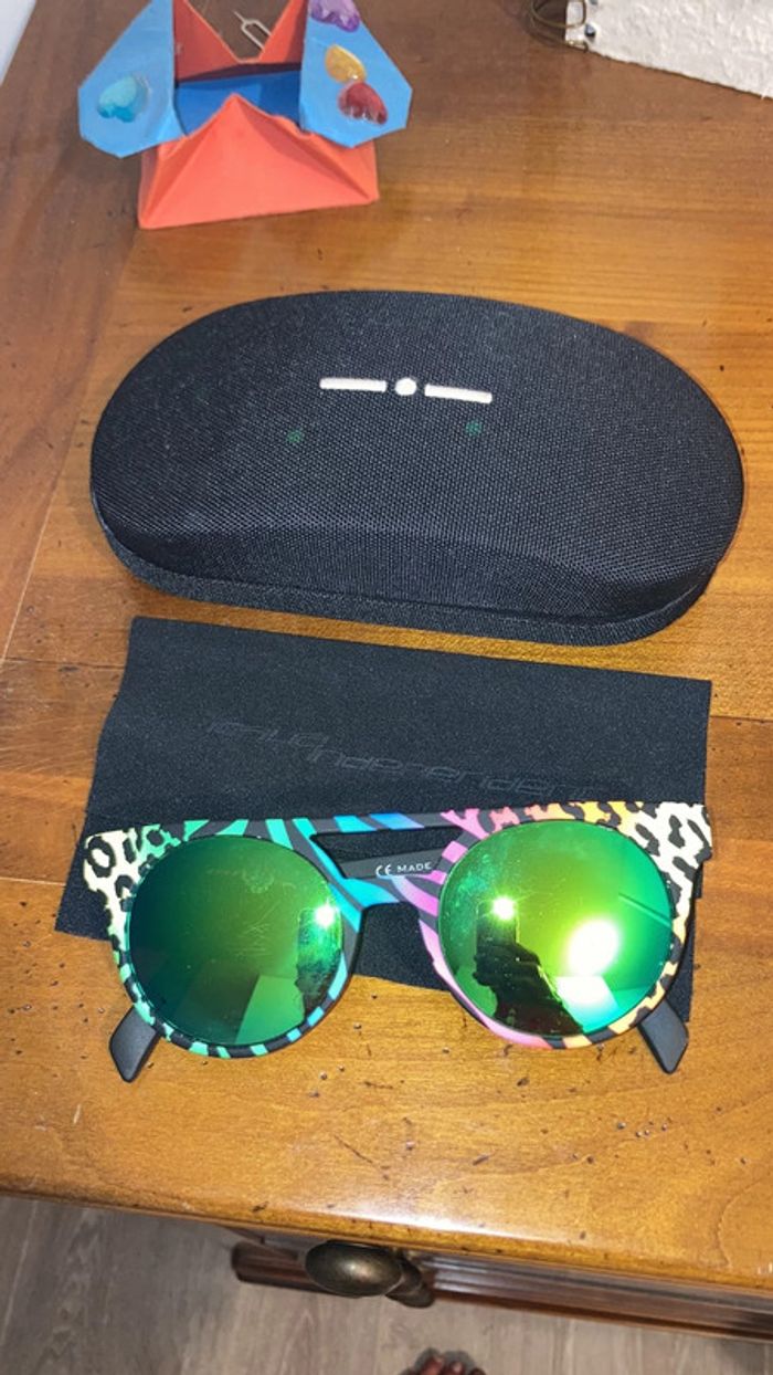 Lunettes de soleil très bon etat