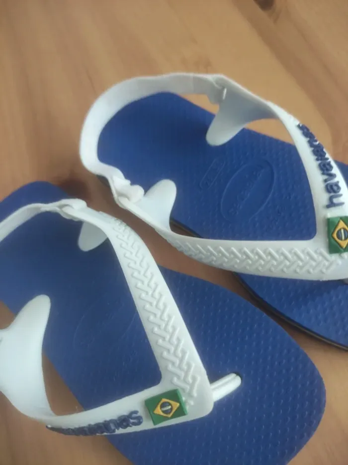 Tong enfant havaianas bleu et blanche en parfait état très peu porté taille 23/24 - photo numéro 2