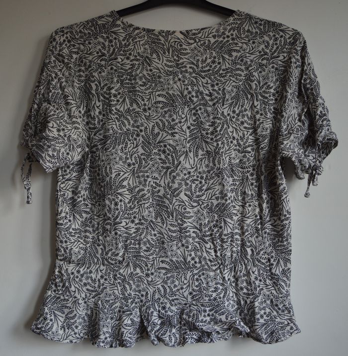 Haut femme H&M blanc imprimé noir feuillage taille 44 - photo numéro 2