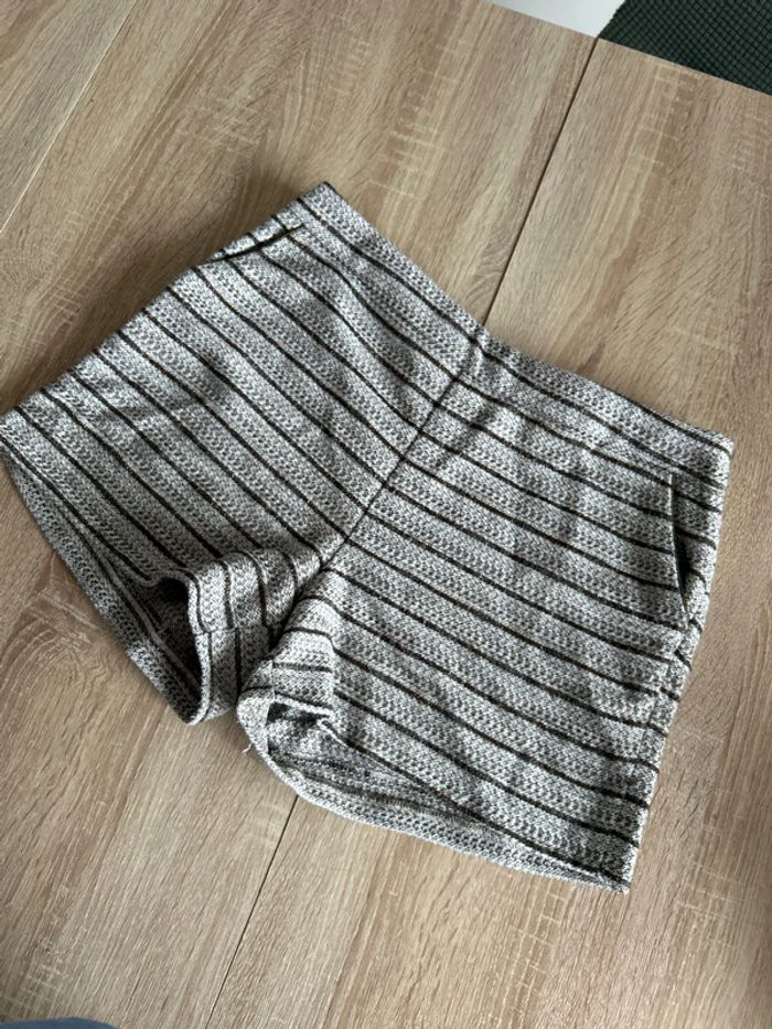 Short à rayures