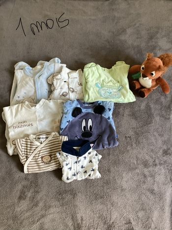 Lot pyjamas et bodies