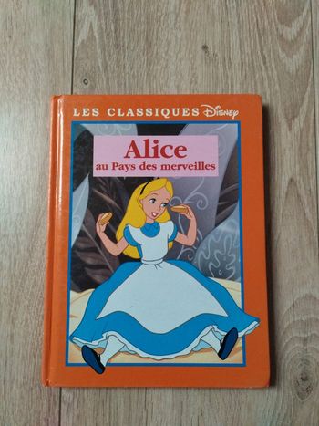 Livre Alice aux pays des merveilles