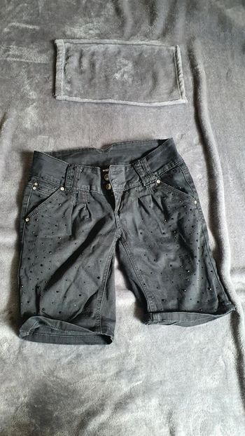 Short en jean a strass taille 38 mais taille plutôt 36 en très bon état