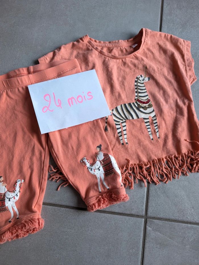 Ensemble t-shirt et pantacourt