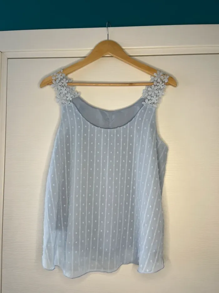🔹 Débardeur fluide bleu clair – Shein 🔹