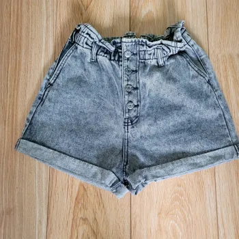 Short Jennyfer taille 36 parfait état