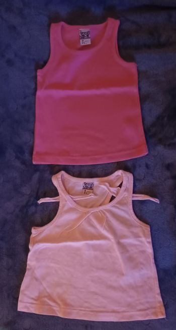 2 débardeurs sans manches 