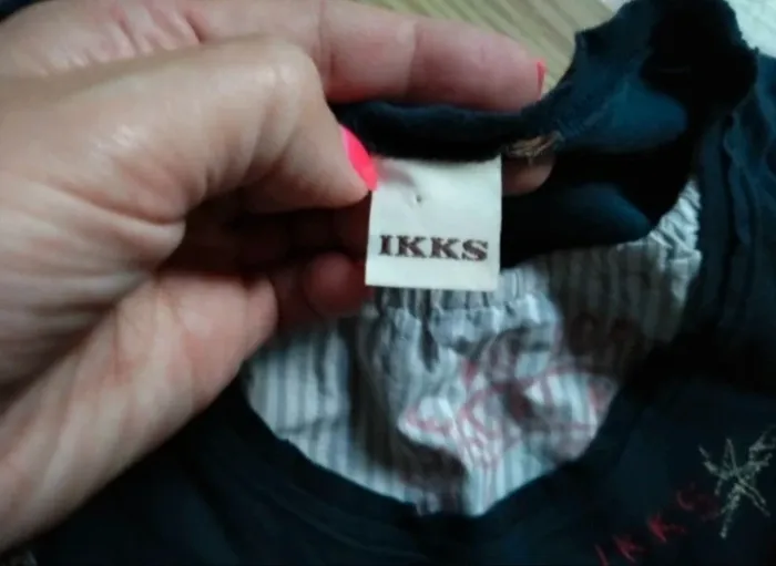 Haut manches longues. Bleu marine. Ikks.
Taille 4 ans - photo numéro 6