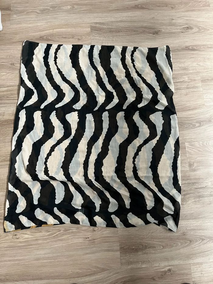 Foulard châle panthère femme très bon état - photo numéro 3