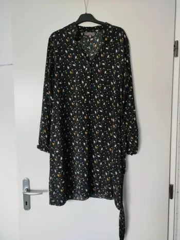 Robe fleuris avec ceinture T 40