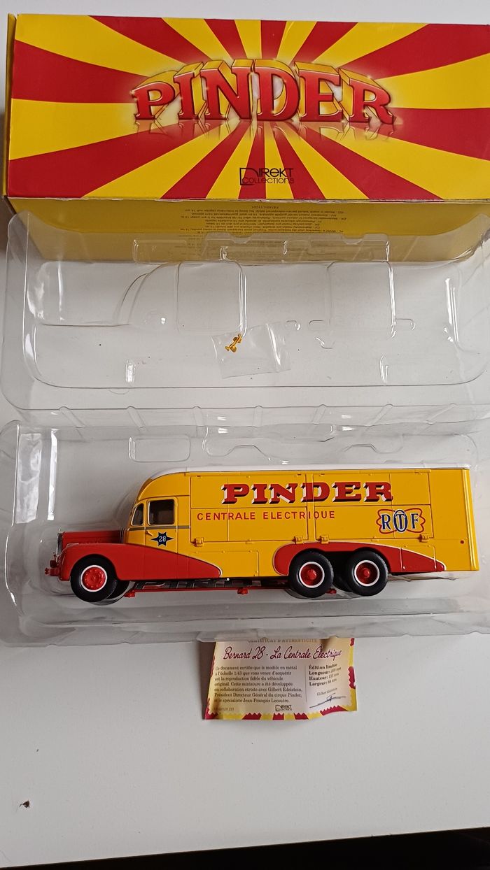 Modèle réduit camion bernard du cirque pinder direkt collections