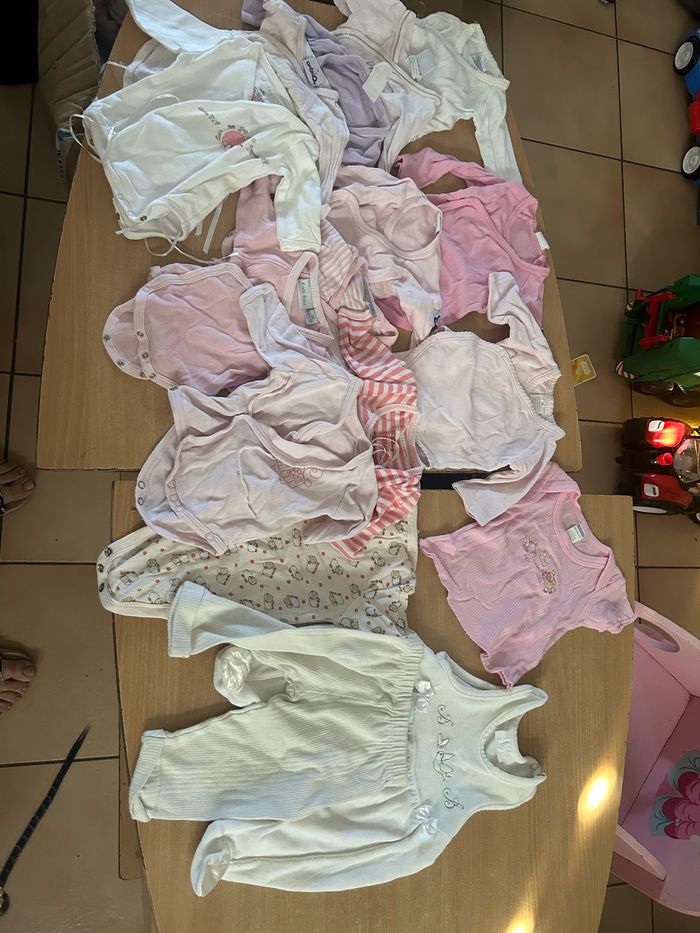 Lot de 39 vêtements bébé taille naissance - photo numéro 9
