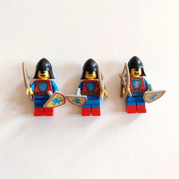 3 chevaliers médiévaux LEGO 🏹 - Excellent état 🌟 - Envoi rapide 🚚💨