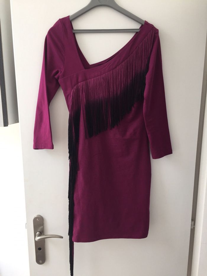 Robe violette à fanges neuves