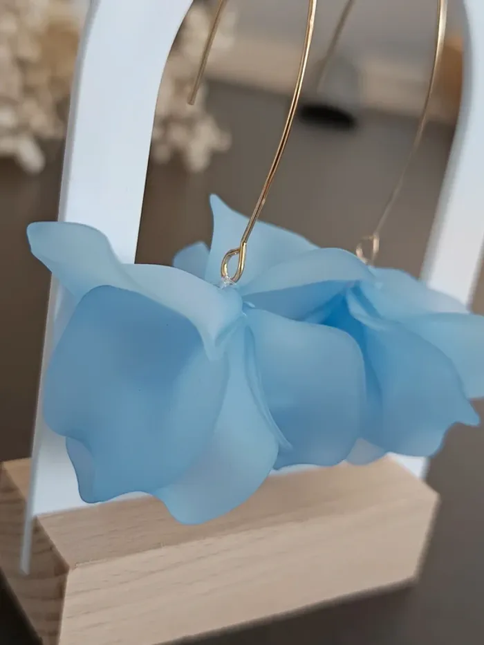 Boucles d'oreilles fleurs bleues - photo numéro 2