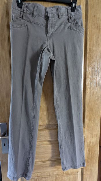 Pantalon taille basse, marron clair.