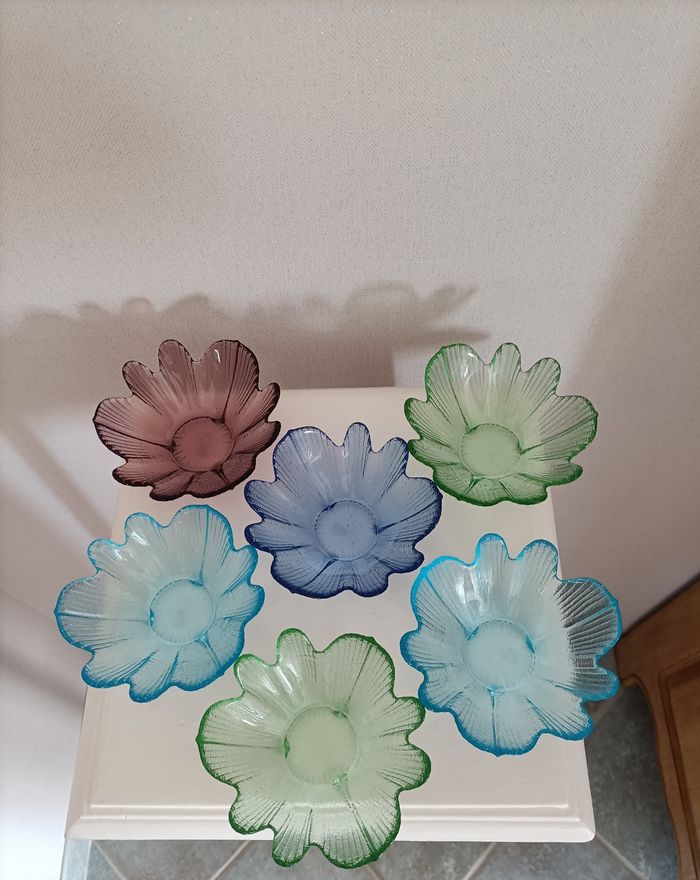 6 coupelles colorés en TB état voir neuf - photo numéro 4