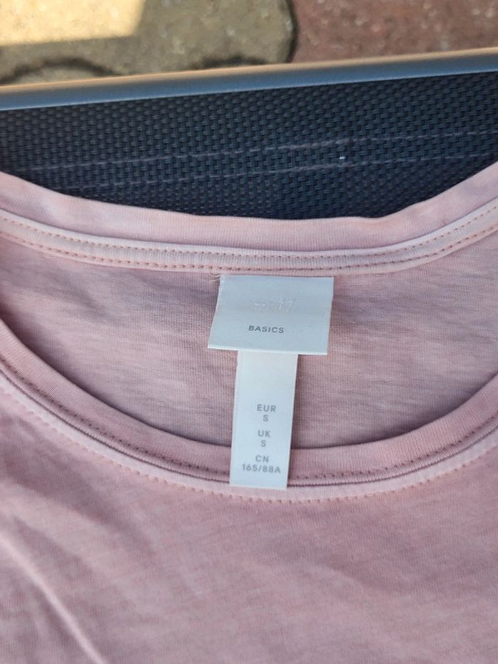 Très beau t shirt rose. - photo numéro 2